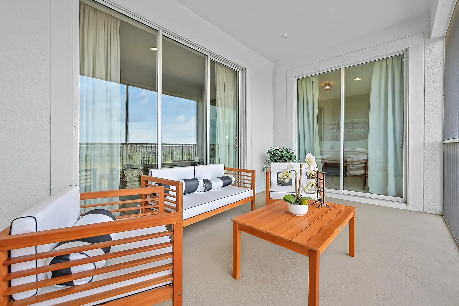Champions Gates Condos By Une Davenport
