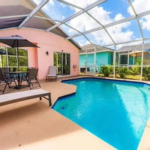 In Cheerful 4-bedroom With Pool Apartment